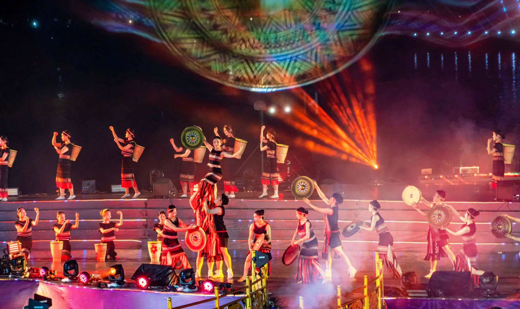 Tiết mục “Tình ca Tây Nguyên” giữa dòng sông Hương thơ mộng đã góp thêm cho chương trình trở nên phong phú, qua đó thể hiện được tinh thần quảng bá cho Festival Huế 2025, kỷ niệm 50 năm Giải phóng Huế (1975-2025) và sự vươn mình Thành phố Huế trực thuộc Trung ương.