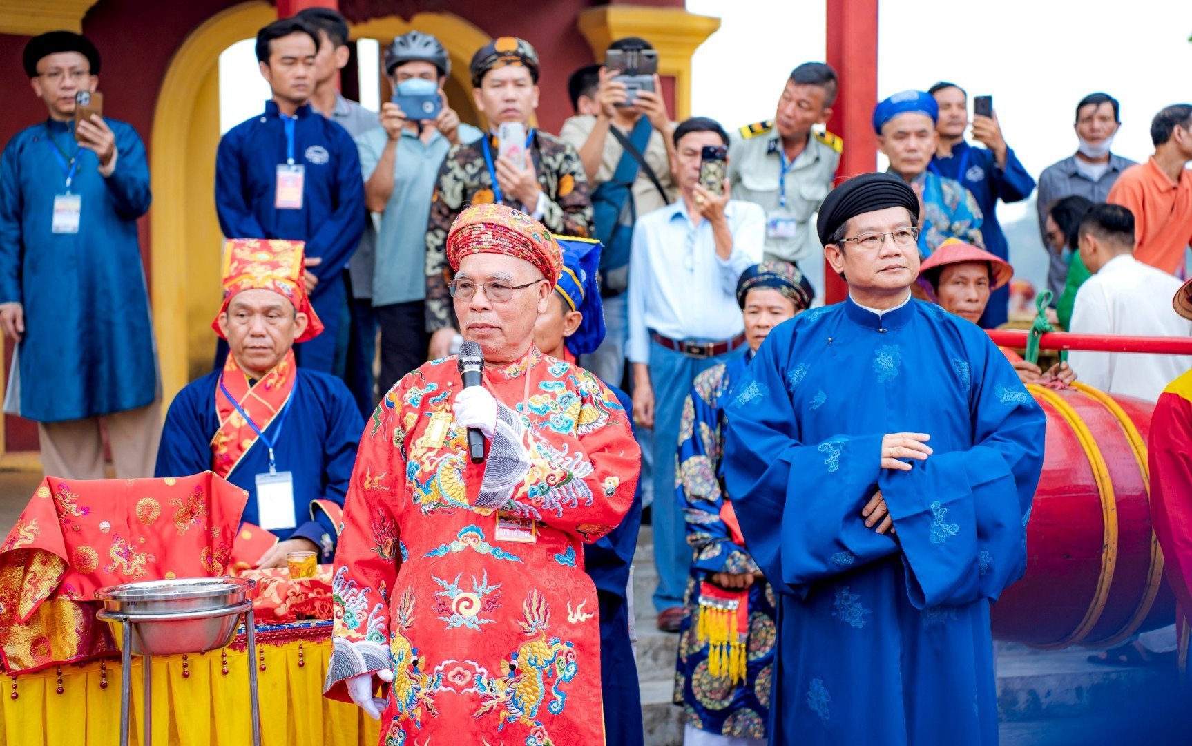 Lễ hội thu hút đông đảo tín đồ của tín ngưỡng Thờ Mẫu với hàng vạn lượt người tham dự và đây được xem là một Festival văn hóa dân gian, cộng đồng tràn đầy màu sắc và đặc trưng của vùng đất Cố đô.