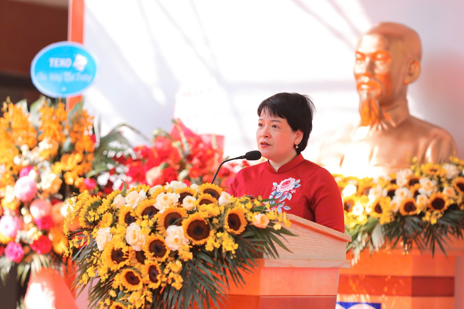 Hiệu trưởng Trường THPT chuyên Hà Nội-Amsterdam Trần Thùy Dương.