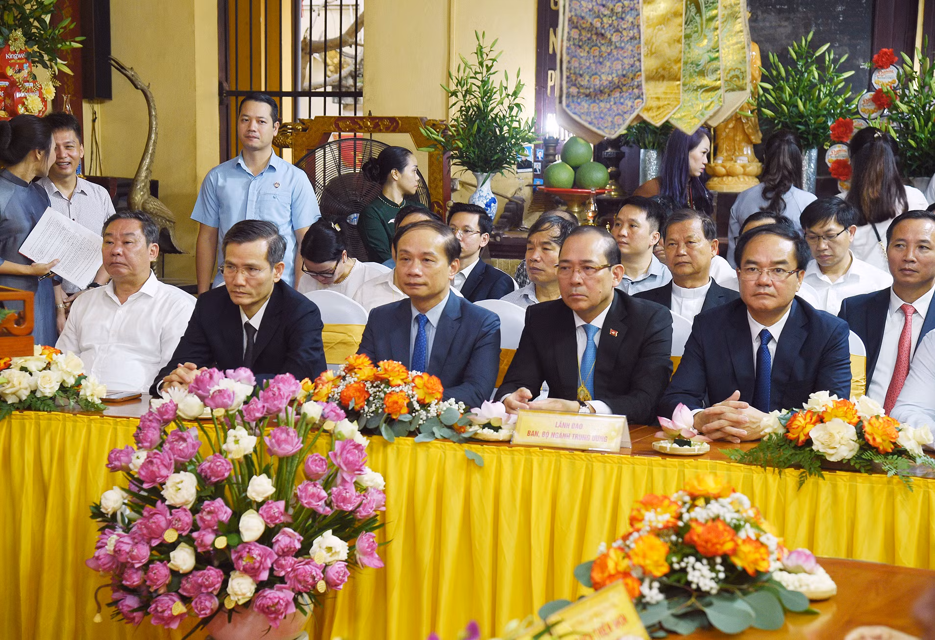 Đại diện lãnh đạo các bộ, ban, ngành tham dự buổi lễ. Đại diện lãnh đạo các bộ, ban, ngành tham dự buổi lễ.