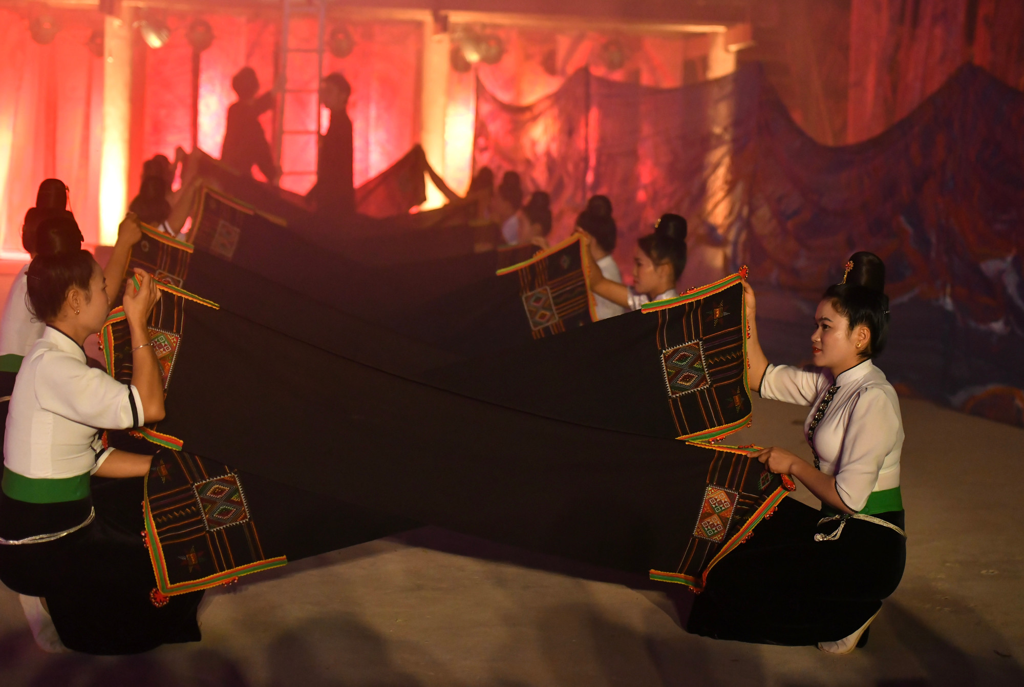 [Ảnh] Hấp dẫn show diễn thực cảnh "Huyền tích U-Va" ảnh 3