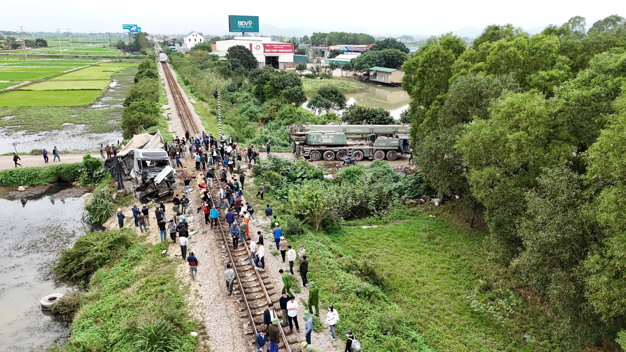 Đoàn tàu được di chuyển về ga khắc phục sự cố.