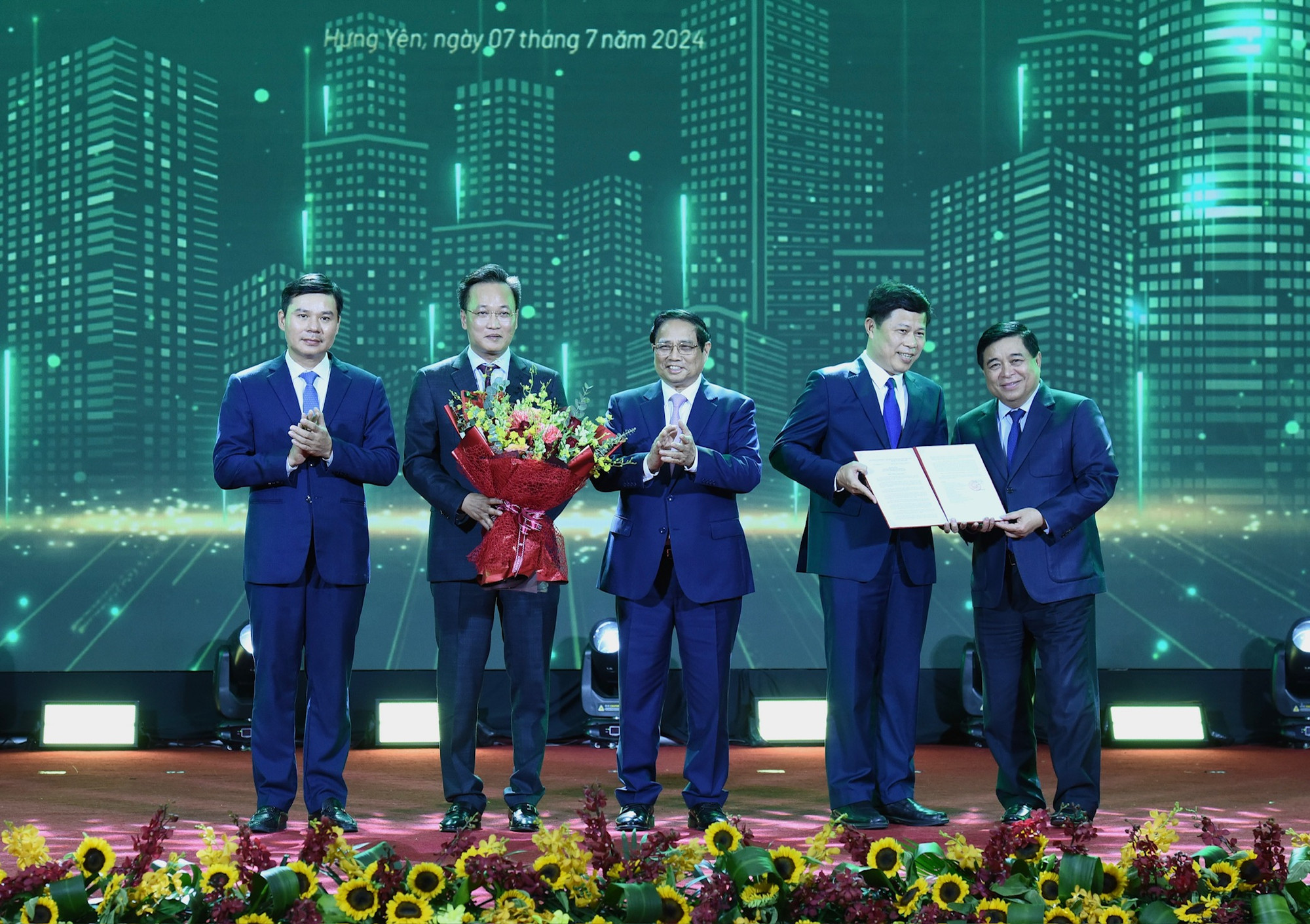 [Ảnh] Thủ tướng Phạm Minh Chính dự Hội nghị công bố Quy hoạch tỉnh Hưng Yên ảnh 6