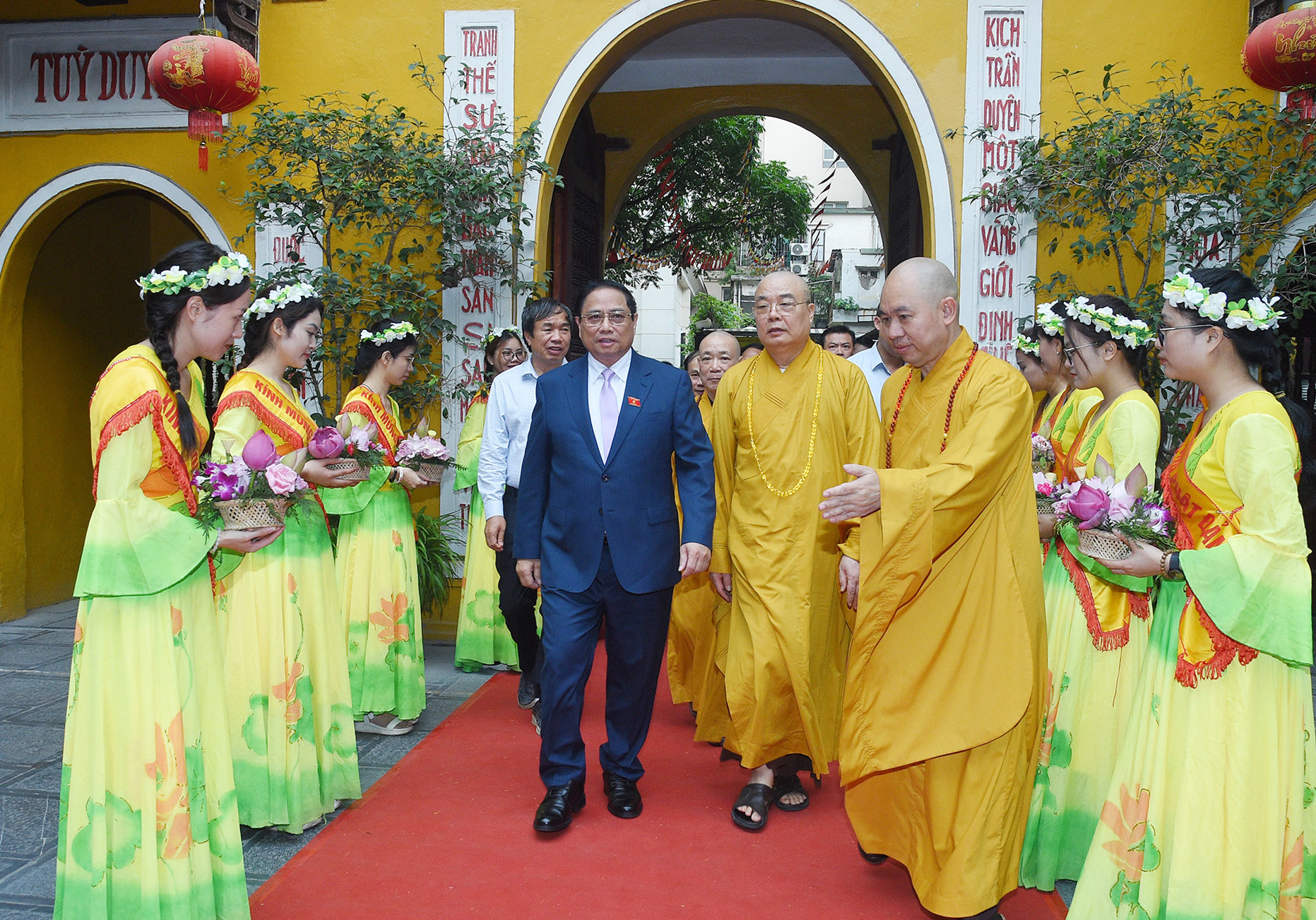Thủ tướng Phạm Minh Chính đến chúc mừng các chức sắc, tăng ni nhân Đại lễ Phật đản Phật lịch 2568 - Dương lịch 2024.