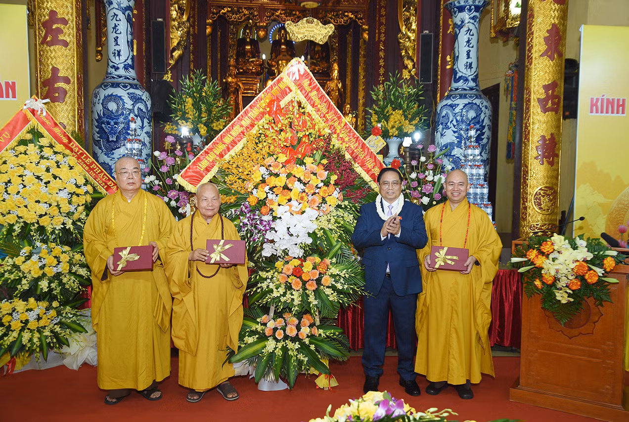 Thủ tướng Phạm Minh Chính chúc mừng các chức sắc, tăng ni nhân dịp Đại lễ Phật đản Phật lịch 2568 - Dương lịch 2024. Thủ tướng Phạm Minh Chính chúc mừng các chức sắc, tăng ni nhân dịp Đại lễ Phật đản Phật lịch 2568 - Dương lịch 2024.