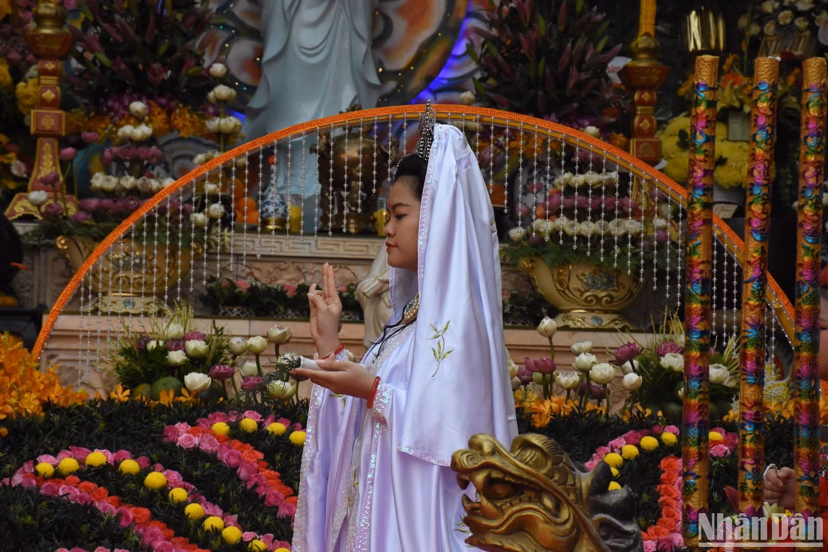 Lễ Vía Đức Bồ Tát Quán Thế Âm là phần linh thiêng, độc đáo nhất tại Lễ hội Quán Thế Âm Ngũ Hành Sơn. (Ảnh: ANH ĐÀO)