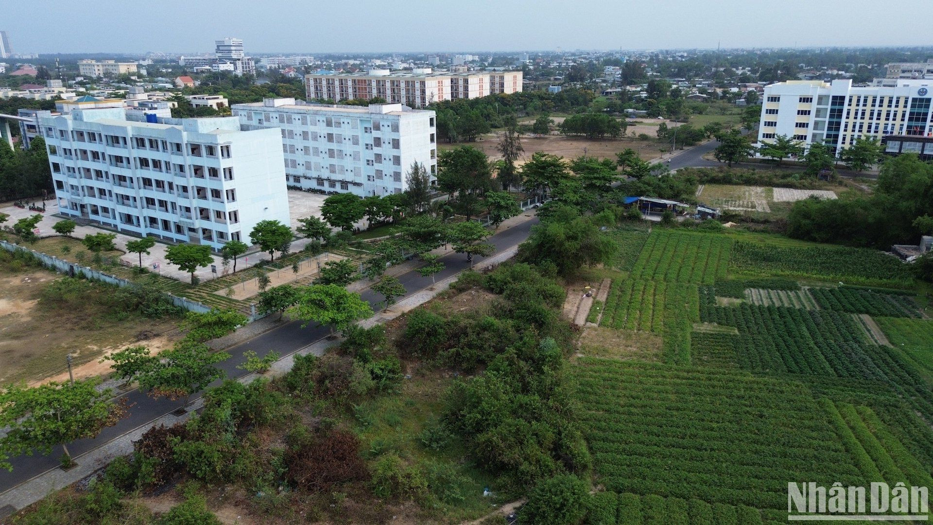 Các công trình đã được xây dựng và đưa vào vận hành tại Dự án gồm: Trường đại học Công nghệ thông tin và Truyền thông Việt-Hàn, Trung tâm Giáo dục quốc phòng, Khoa Y dược và hai tòa nhà làm việc của Trường đại học Sư phạm kỹ thuật - Đại học Đà Nẵng. (Ảnh: ANH ĐÀO)