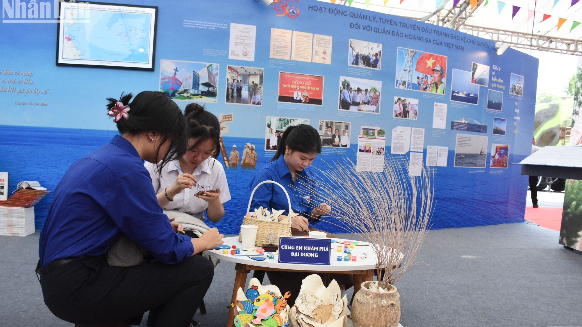 Trong trái tim mỗi người dân thành phố Đà Nẵng hôm nay có niềm tự hào về huyện đảo Hoàng Sa. Niềm tự hào ấy góp phần vào sự vẹn toàn của thành phố với chặng đường phát triển nửa thế kỷ qua. (Ảnh: ANH ĐÀO)