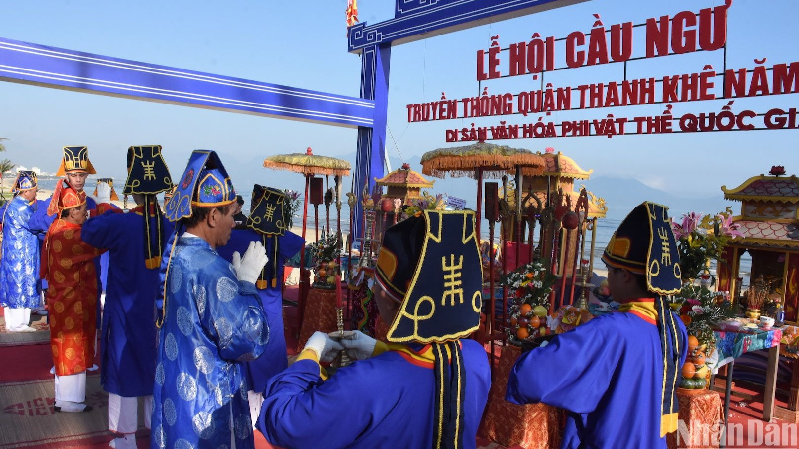 Lễ hội Cầu ngư tại thành phố Đà Nẵng được công nhận là di sản văn hóa phi vật thể quốc gia vào năm 2016, gắn với tín ngưỡng thờ cúng Thần Nam Hải lấy hình tượng cá Ông - vị thần biển hộ mệnh của ngư dân. (Ảnh: ANH ĐÀO)