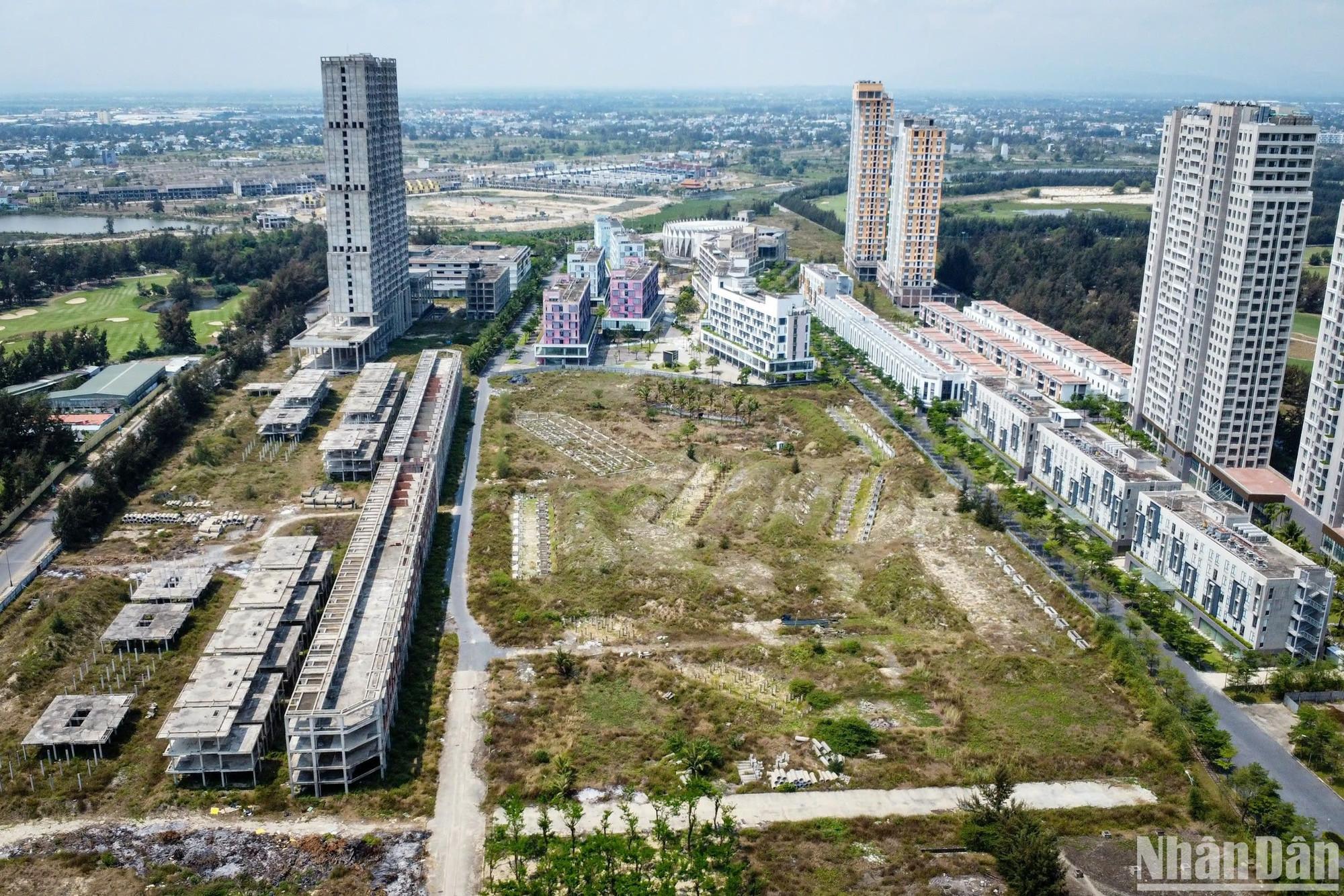 Bên trong siêu dự án Cocobay "đứng bánh" nhiều năm qua. (Ảnh: ANH ĐÀO)