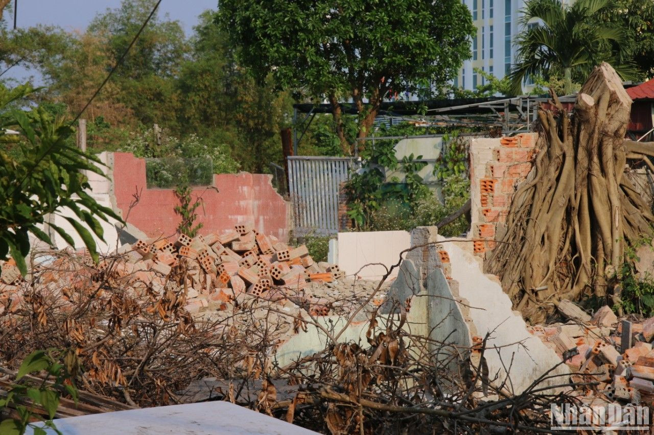 Hiện trạng mặt bằng này sẽ được bàn giao cho chủ đầu tư trước ngày 30/4 này để tái khởi động Dự án. (Ảnh: ANH ĐÀO)