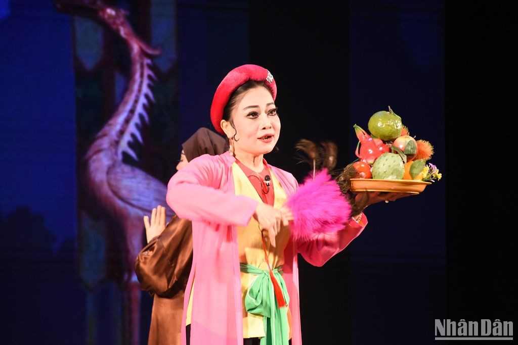Vai diễn Thị Mầu do Nghệ sĩ ưu tú Nguyễn Thị Thanh Tiền đảm nhận. (Ảnh: ANH ĐÀO)
