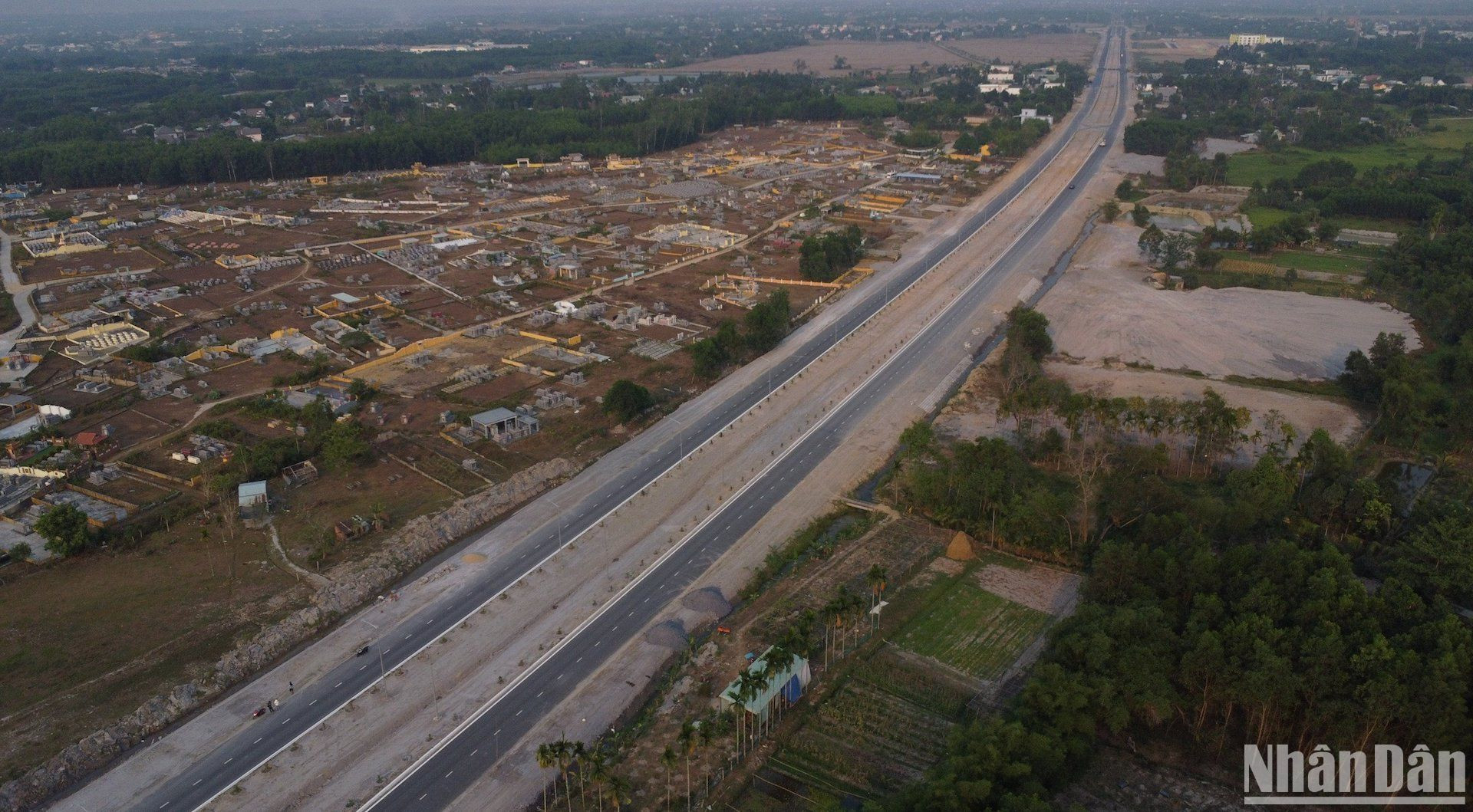 Dự án này đi qua 5 xã của huyện Hòa Vang gồm: Hòa Khương, Hòa Phong, Hòa Phú, Hòa Ninh, Hòa Liên; tổng diện tích thu hồi 1.325.703m2 với 1.607 hồ sơ (bao gồm 1.238 hồ sơ đất nông nghiệp, đất khác và 369 hồ sơ đất ở), di dời 1.192 ngôi mộ.