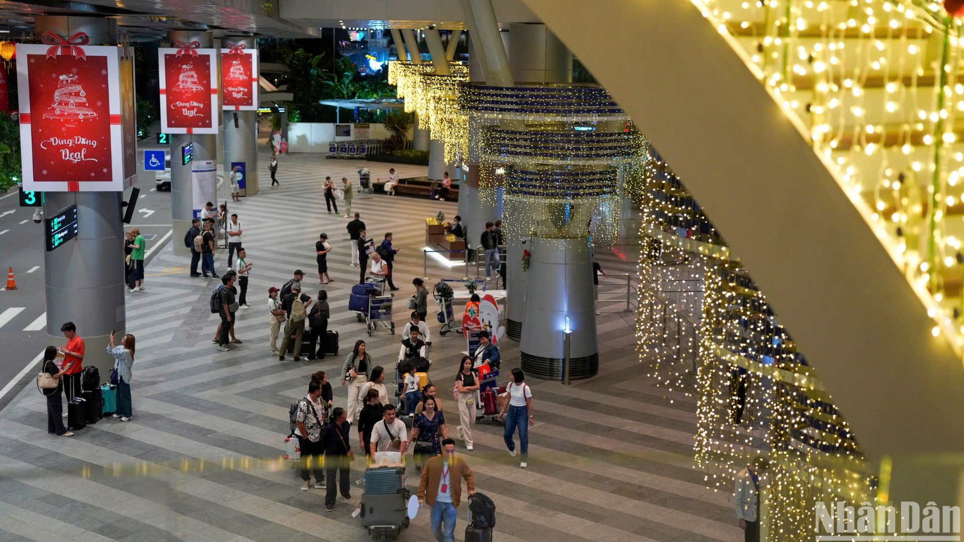 Hơn 10 tháng đầu năm 2024, Cảng hàng không quốc tế Đà Nẵng đón hơn 13,4 triệu khách, trong đó hơn 6,2 triệu hành khách quốc tế và 7,2 triệu khách trong nước, doanh thu hơn 1.615 tỷ đồng. (Ảnh: ANH ĐÀO)