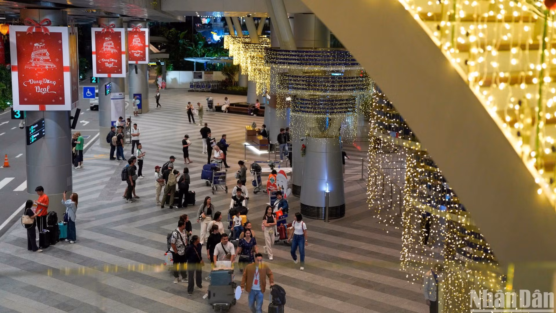 Hơn 10 tháng đầu năm 2024, Cảng hàng không quốc tế Đà Nẵng đón hơn 13,4 triệu khách, trong đó hơn 6,2 triệu hành khách quốc tế và 7,2 triệu khách trong nước, doanh thu hơn 1.615 tỷ đồng. (Ảnh: ANH ĐÀO)