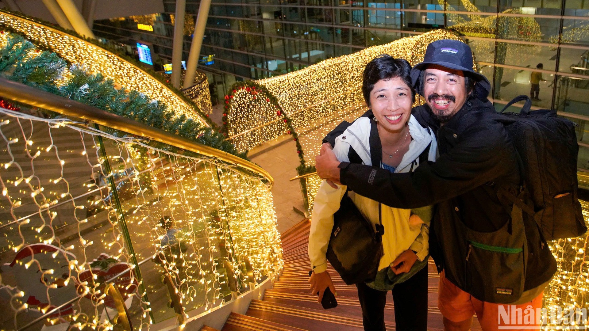 Các điểm check in Giáng sinh sống động tại sân bay Quốc tế Đà Nẵng dành cho du khách và người dân địa phương. (Ảnh: ANH ĐÀO)