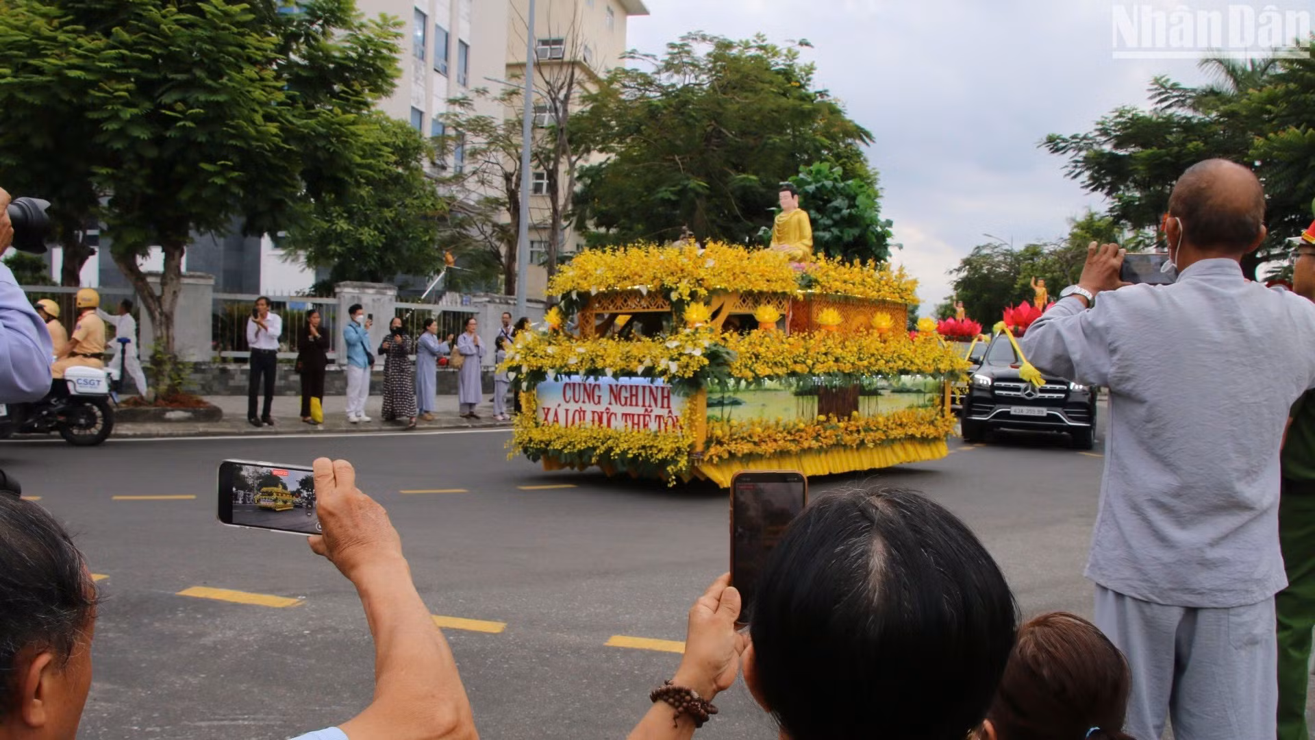 Đây là sự kiện đặc biệt quan trọng và được đông đảo Phật tử chờ đón. (Ảnh: ANH ĐÀO) Đây là sự kiện đặc biệt quan trọng và được đông đảo Phật tử chờ đón. (Ảnh: ANH ĐÀO)