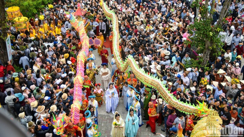 Hàng nghìn phật tử, người dân, du khách đổ về chùa Quán Thế Âm, tham gia lễ vía sáng 18/3 (nhằm ngày 19/2 Âm lịch). (Ảnh: ANH ĐÀO) Hàng nghìn phật tử, người dân, du khách đổ về chùa Quán Thế Âm, tham gia lễ vía sáng 18/3 (nhằm ngày 19/2 Âm lịch). (Ảnh: ANH ĐÀO)