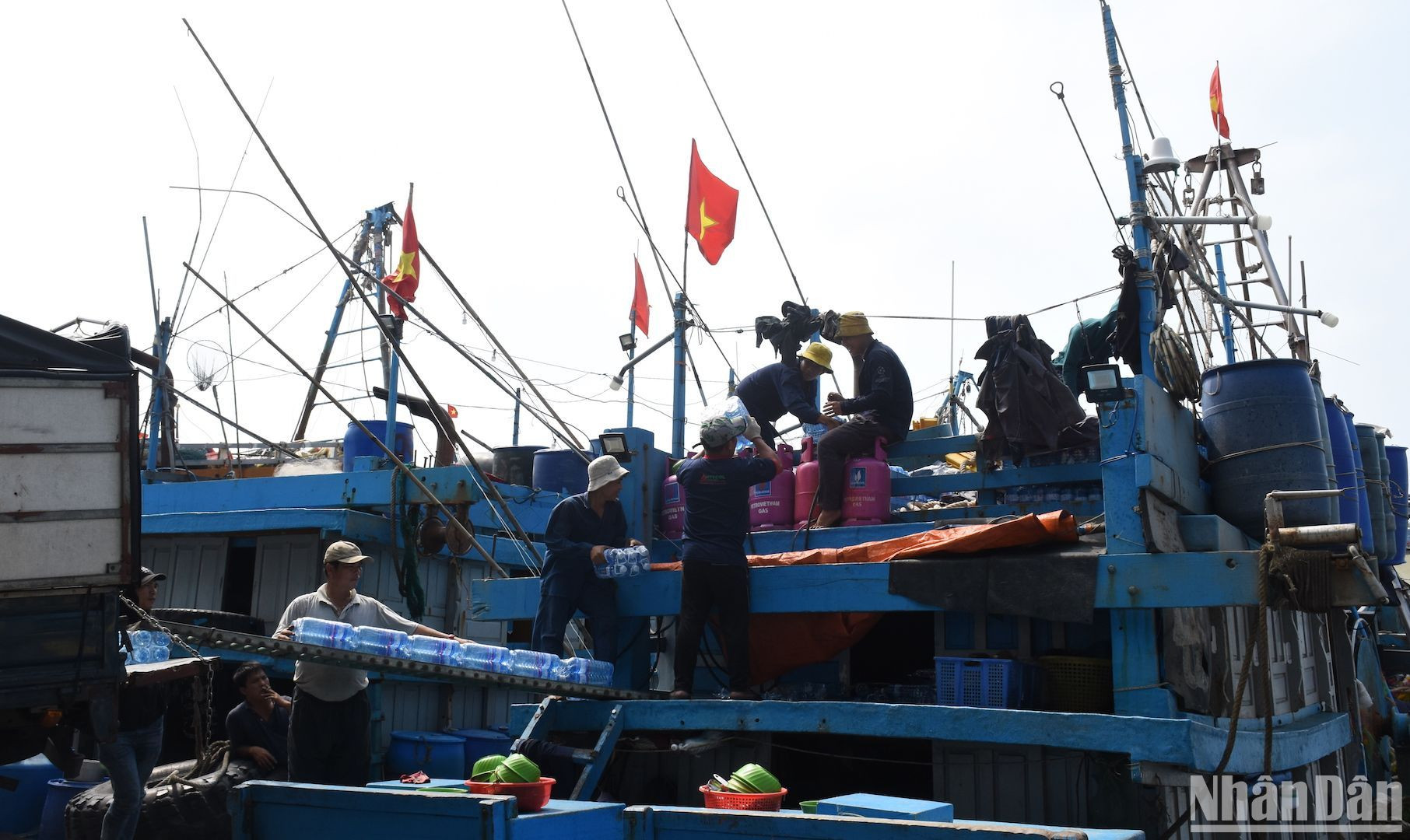 Số lương thực, thực phẩm, nước ngọt, ga... được chuẩn bị cho chuyến biển đầu năm được sử dụng ít nhất 45 ngày.