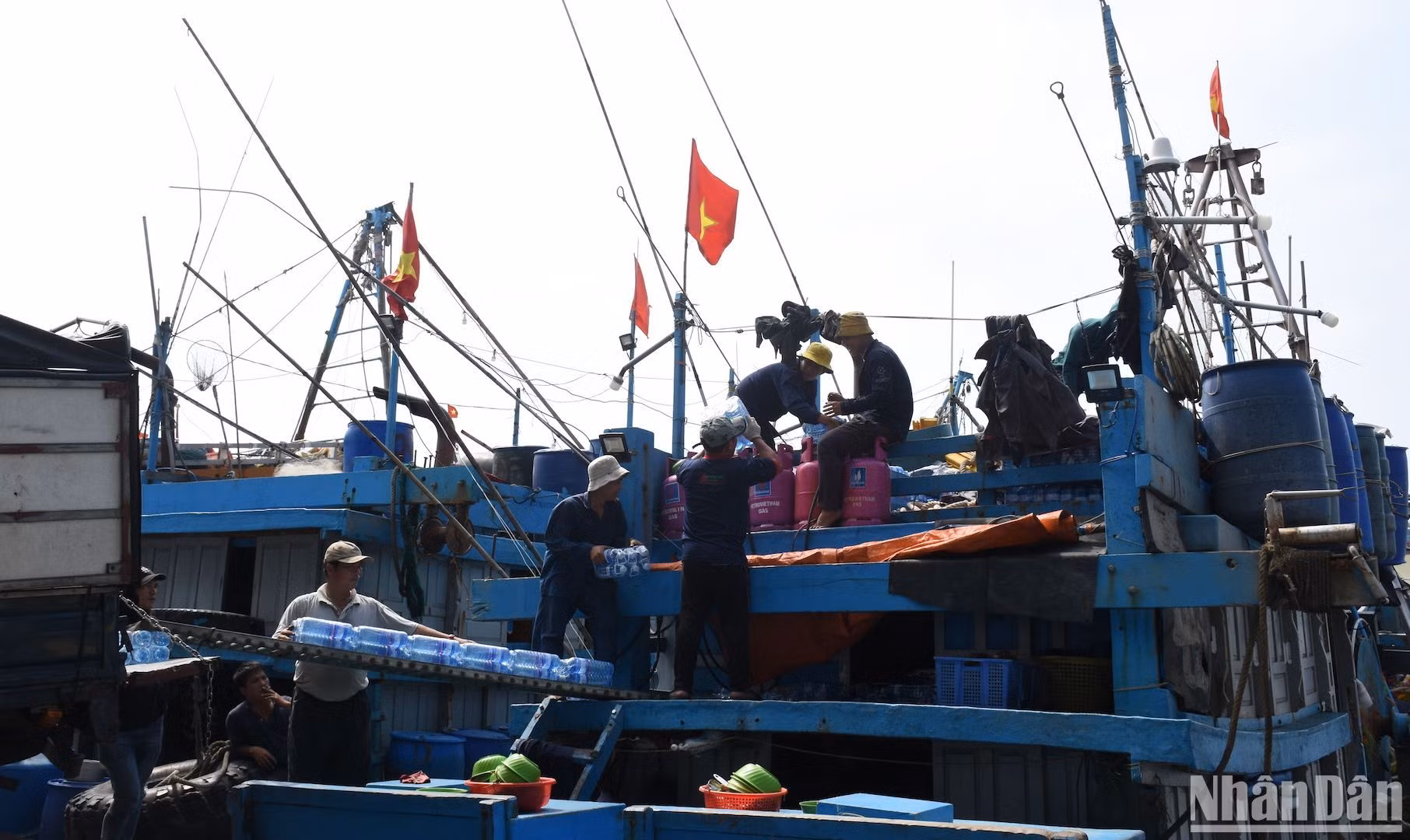 Số lương thực, thực phẩm, nước ngọt, ga... được chuẩn bị cho chuyến biển đầu năm được sử dụng ít nhất 45 ngày.