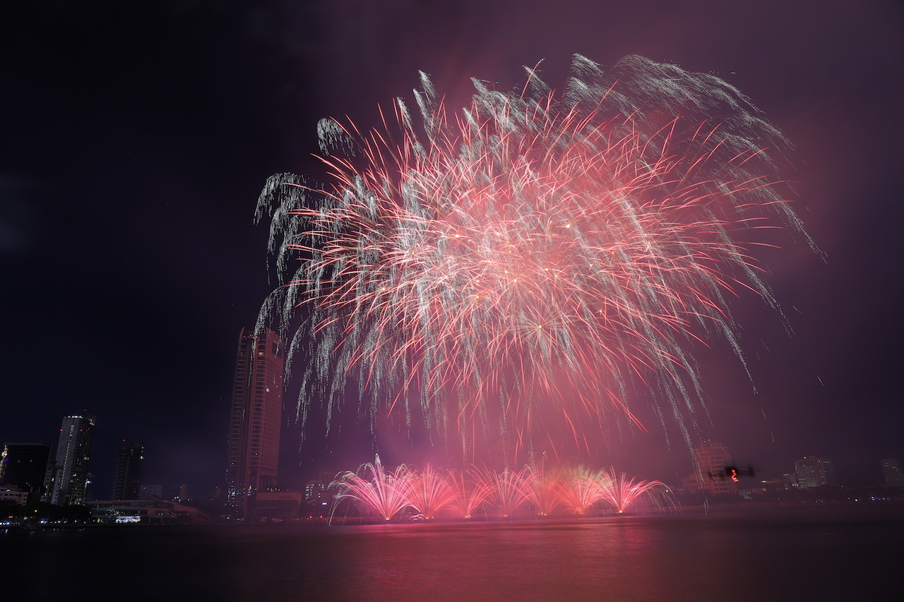 Đức đưa khán giả vào một cuộc phiêu lưu qua các cung bậc cảm xúc đầy mãnh liệt của tình yêu.