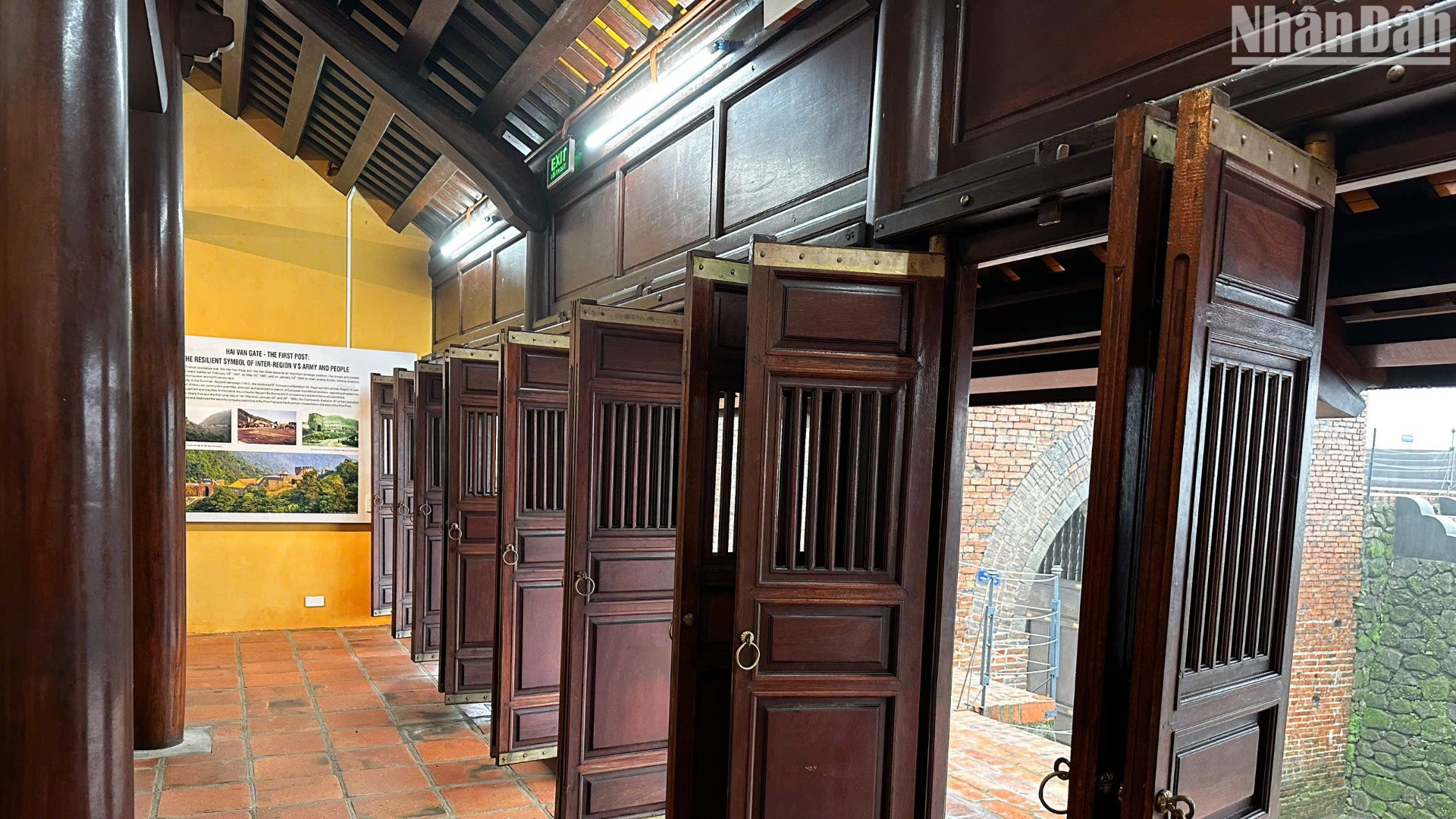 Phòng trưng bày tư liệu hình ảnh được phục dựng lại hoàn toàn mới, nằm trong lõi của Di tích Quốc gia Hải Vân quan. (Ảnh: ANH ĐÀO)