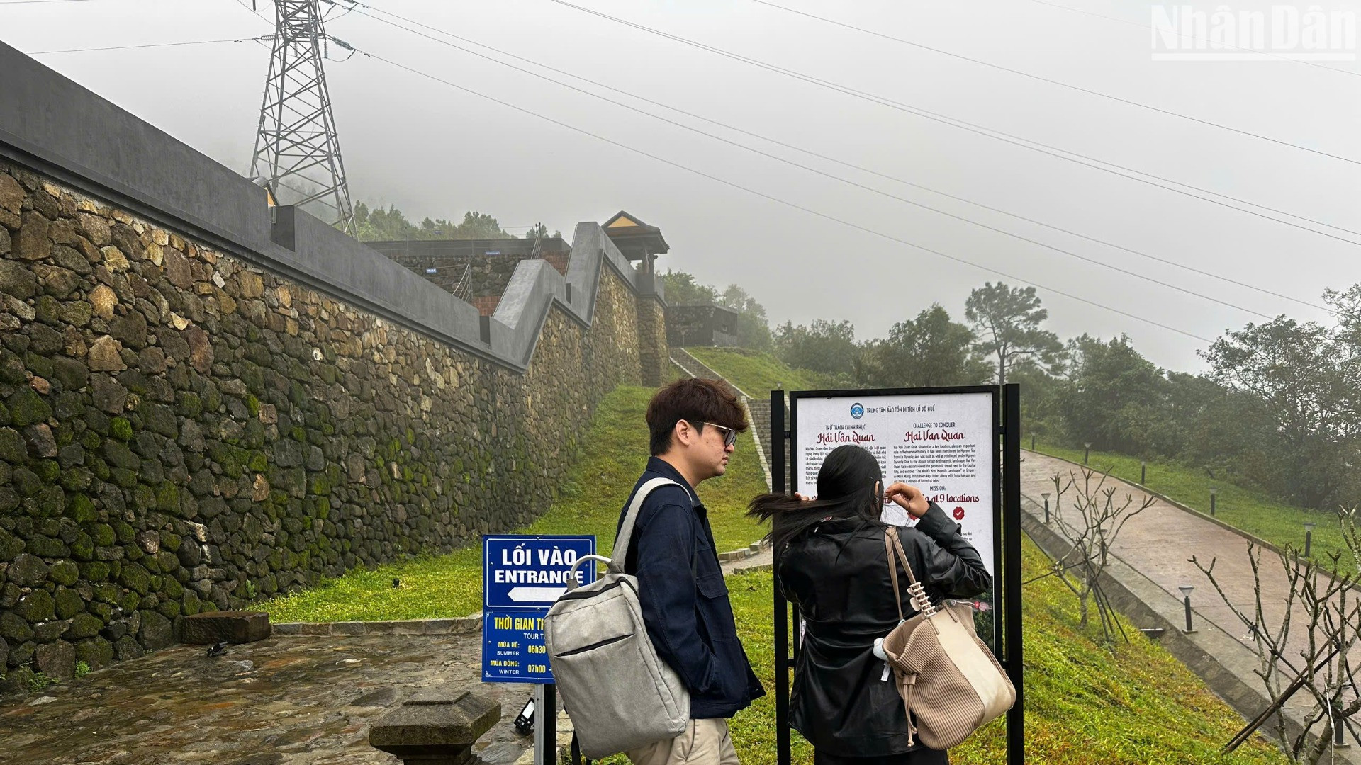 Đệ nhất hùng quan là điểm đến không thể không dừng chân của du khách bốn phương. (Ảnh: ANH ĐÀO)