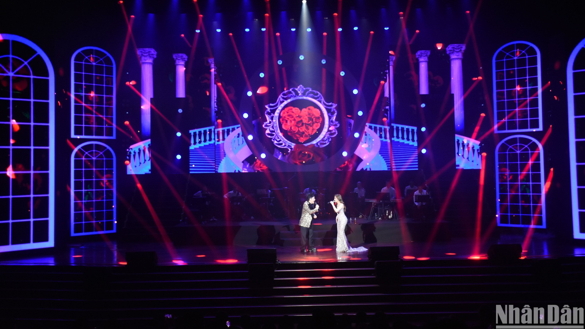 Tùng Dương là một nghệ sĩ với tinh thần tiên phong và sáng tạo, không ngừng tìm kiếm điều mới mẻ, bất ngờ trong các dự án âm nhạc của mình với những sự kết hợp thú vị, độc đáo, khi mời ca sĩ Myra Trần tham gia vào chương trình, anh muốn tạo một sự mới lạ, đột phá trong hành trình âm nhạc của mình. (Ảnh: ANH ĐÀO)