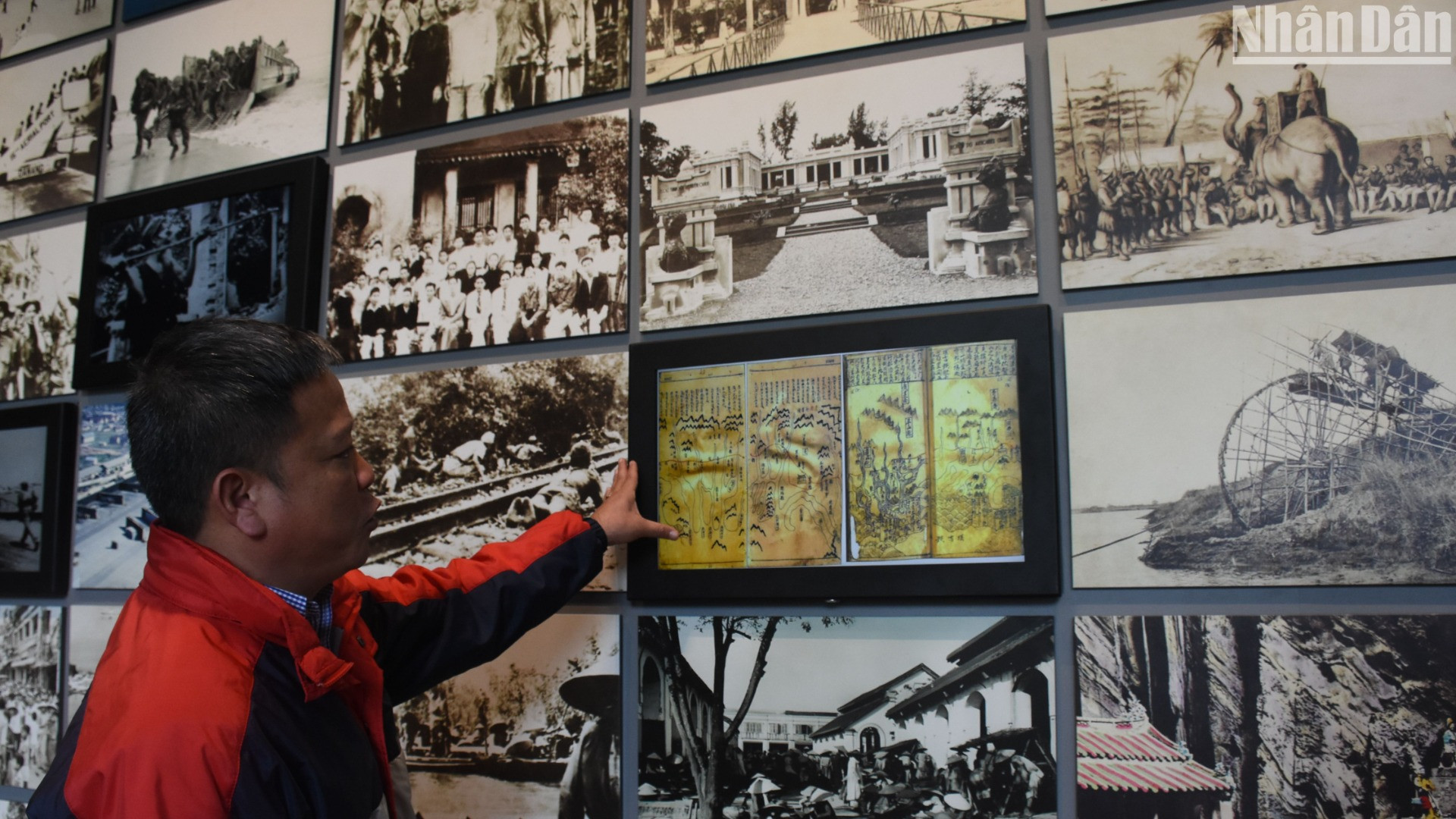 Hàng trăm hình ảnh tư liệu lịch sử về thành phố Đà Nẵng sẽ tự động chuyển đổi, theo lộ trình tham quan của người dân, du khách. (Ảnh: ANH ĐÀO)