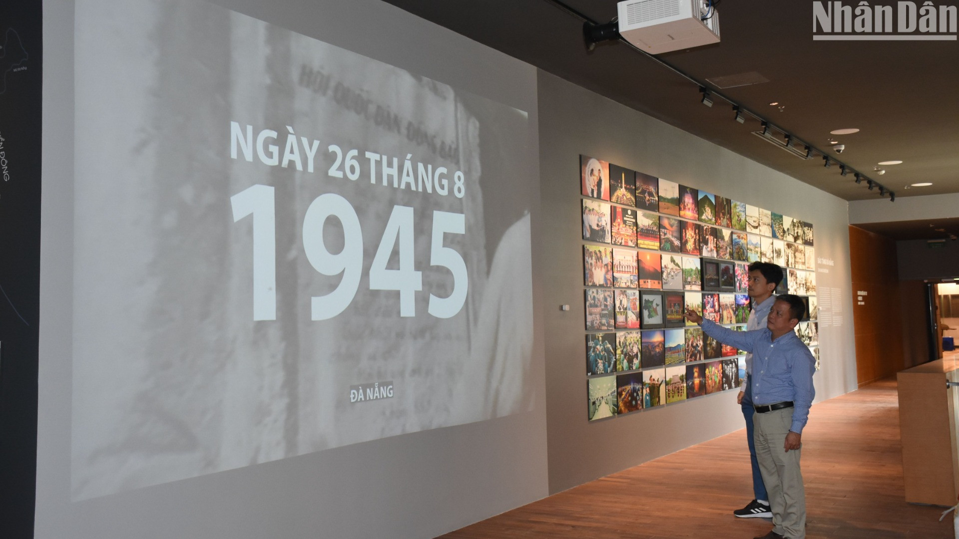 Hệ thống chiếu phim tự động về lịch sử Đà Nẵng. (Ảnh: ANH ĐÀO)