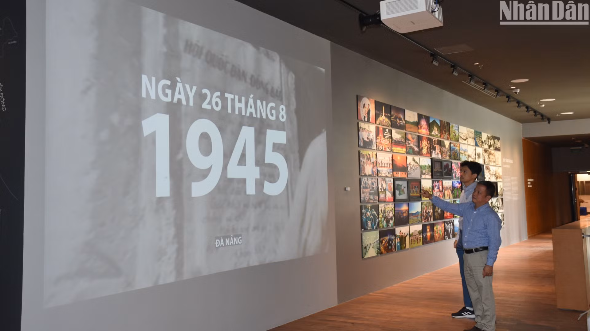 Hệ thống chiếu phim tự động về lịch sử Đà Nẵng. (Ảnh: ANH ĐÀO)