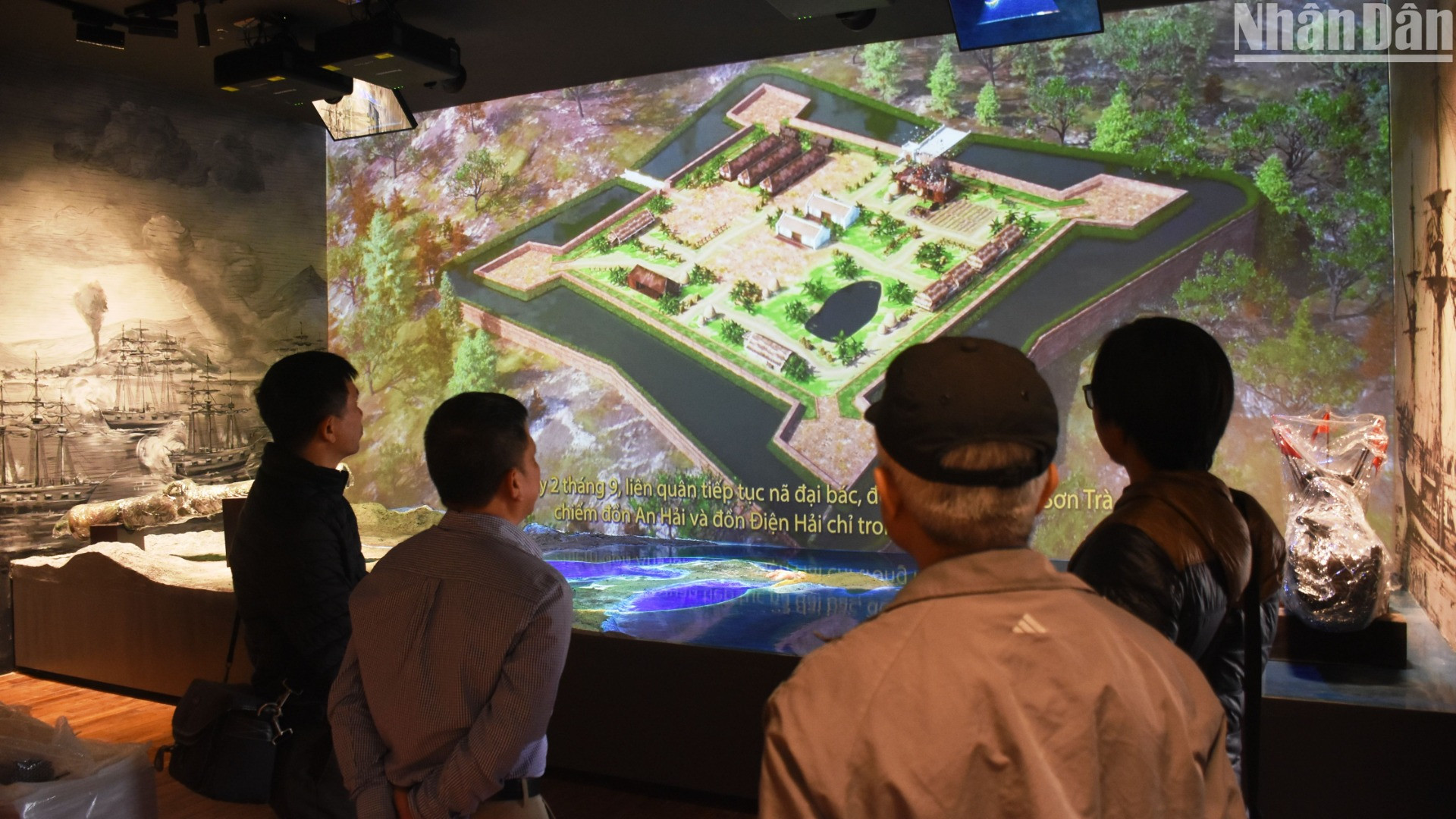 Các không gian trưng bày đều có thiết kế đồ họa, phim mở tự động để phục vụ du khách tham quan, tìm hiểu về lịch sử Đà Nẵng. (Ảnh: ANH ĐÀO)