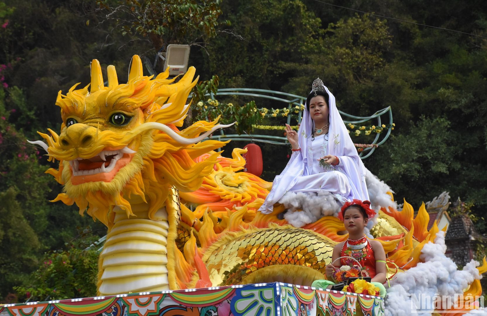 Sự hóa trang mong muốn tái hiện lại hình tượng Bồ Tát Quán Thế Âm tại lễ hội, để cho chúng sinh có dịp được chiêm ngưỡng sự đức độ, từ bi của Ngài, và ngụ ý rằng Ngài là vị Bồ Tát luôn đồng hành với chúng sanh mọi lúc mọi nơi, đặc biệt luôn đem hạnh nguyện từ bi, ban vui cứu khổ của mình tỏa khắp nhân loại. (Ảnh: ANH ĐÀO)