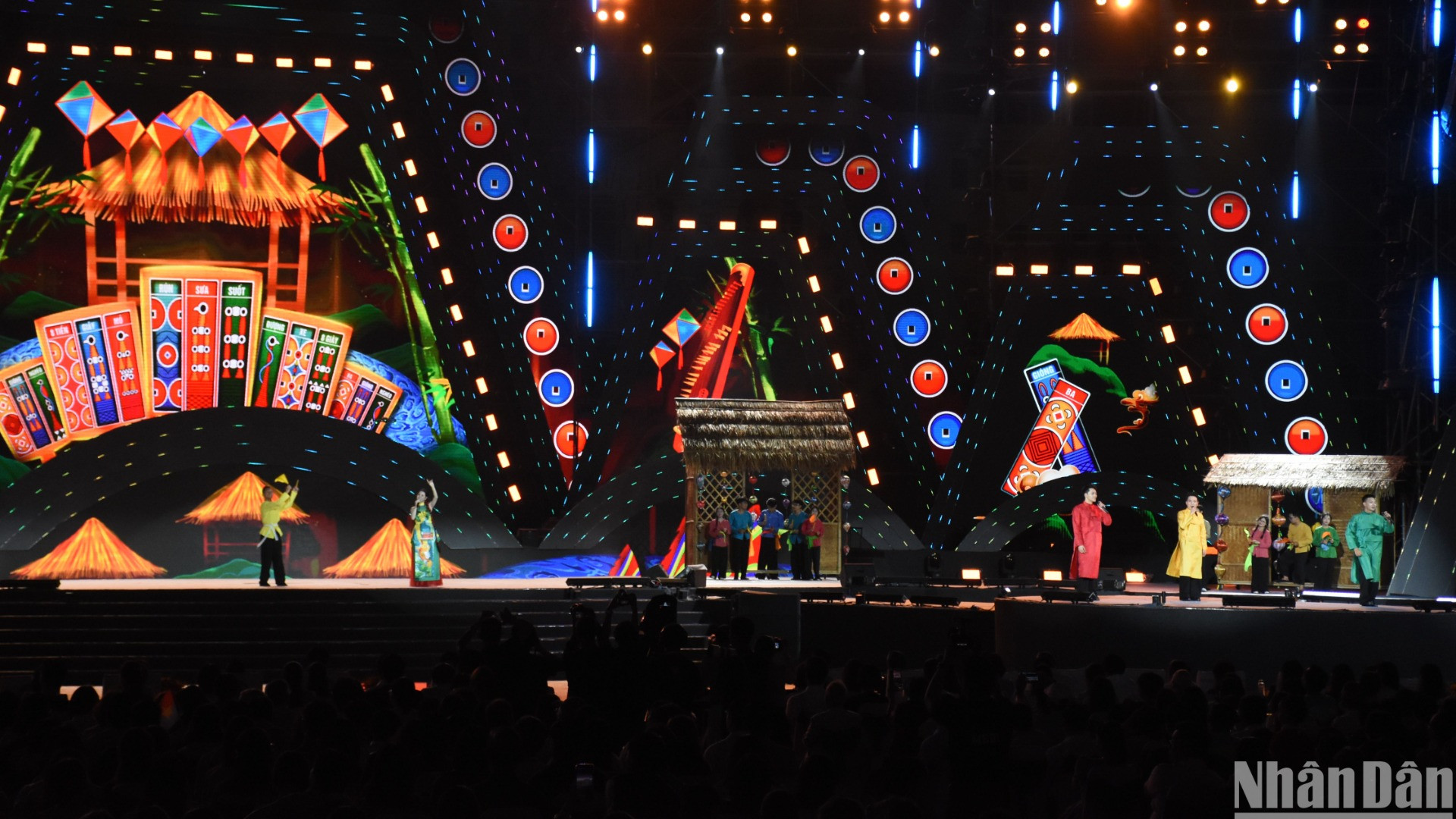 Tôn vinh giá trị di sản văn hóa bài chòi. (Ảnh: ANH ĐÀO)