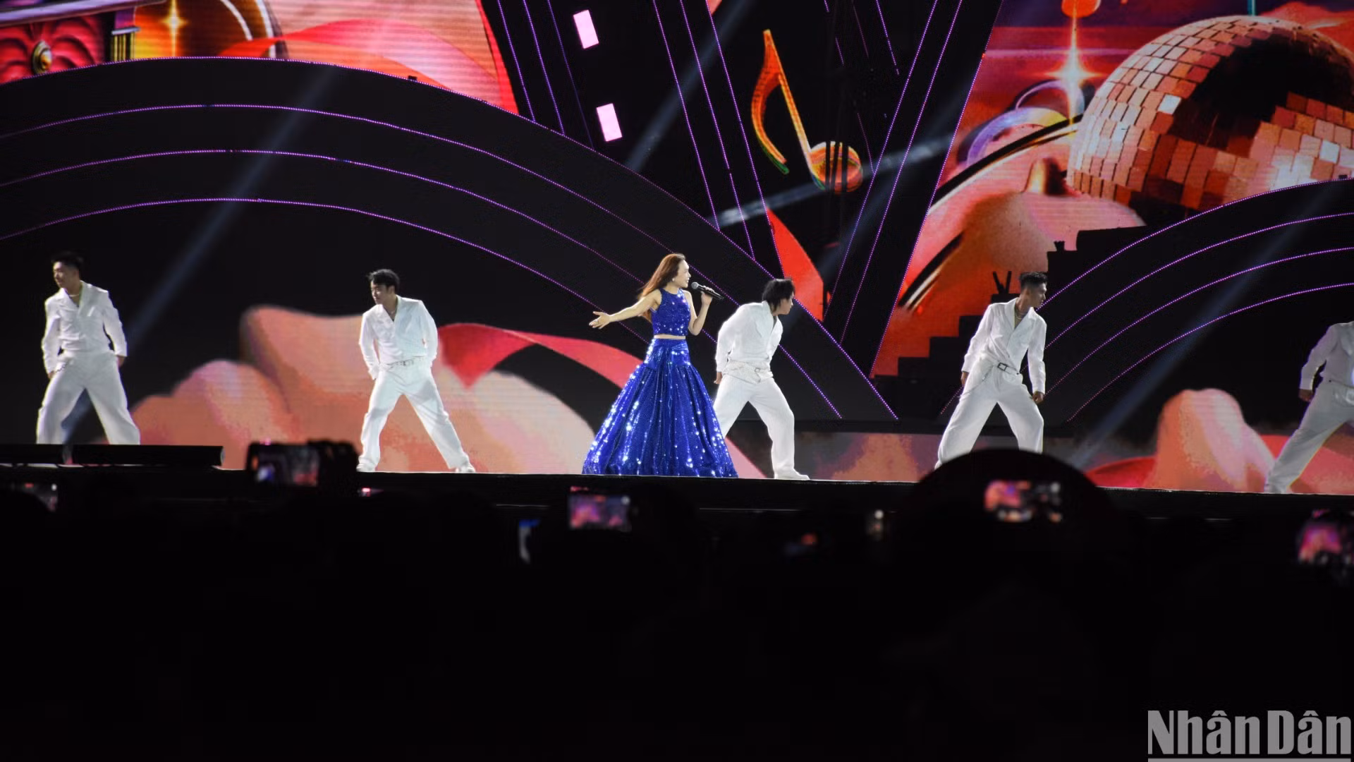 Ca sỹ Mỹ Tâm - một người con của quê hương Đà Nẵng trở về cùng thành phố với nhiều ca khúc nổi tiếng. (Ảnh: ANH ĐÀO)