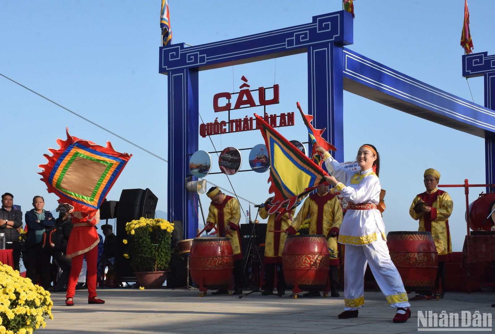 Lễ hội với mong muốn cầu cho một năm mưa thuận, gió hoà, ngư dân ra khơi đánh bắt được nhiều hải sản. (Ảnh: ANH ĐÀO)