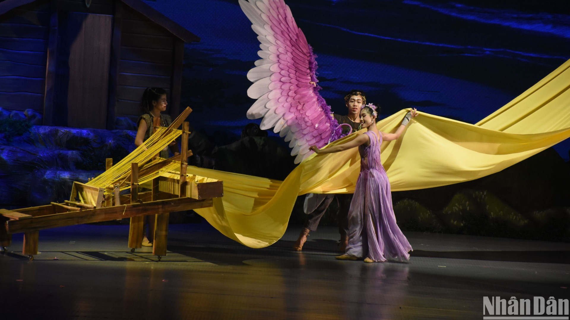 Tình yêu kết tinh từ huyền thoại của vùng đất giàu giá trị văn hóa, di sản trong Vũ nhạc kịch “Tiên Sa”. (Ảnh: ANH ĐÀO)