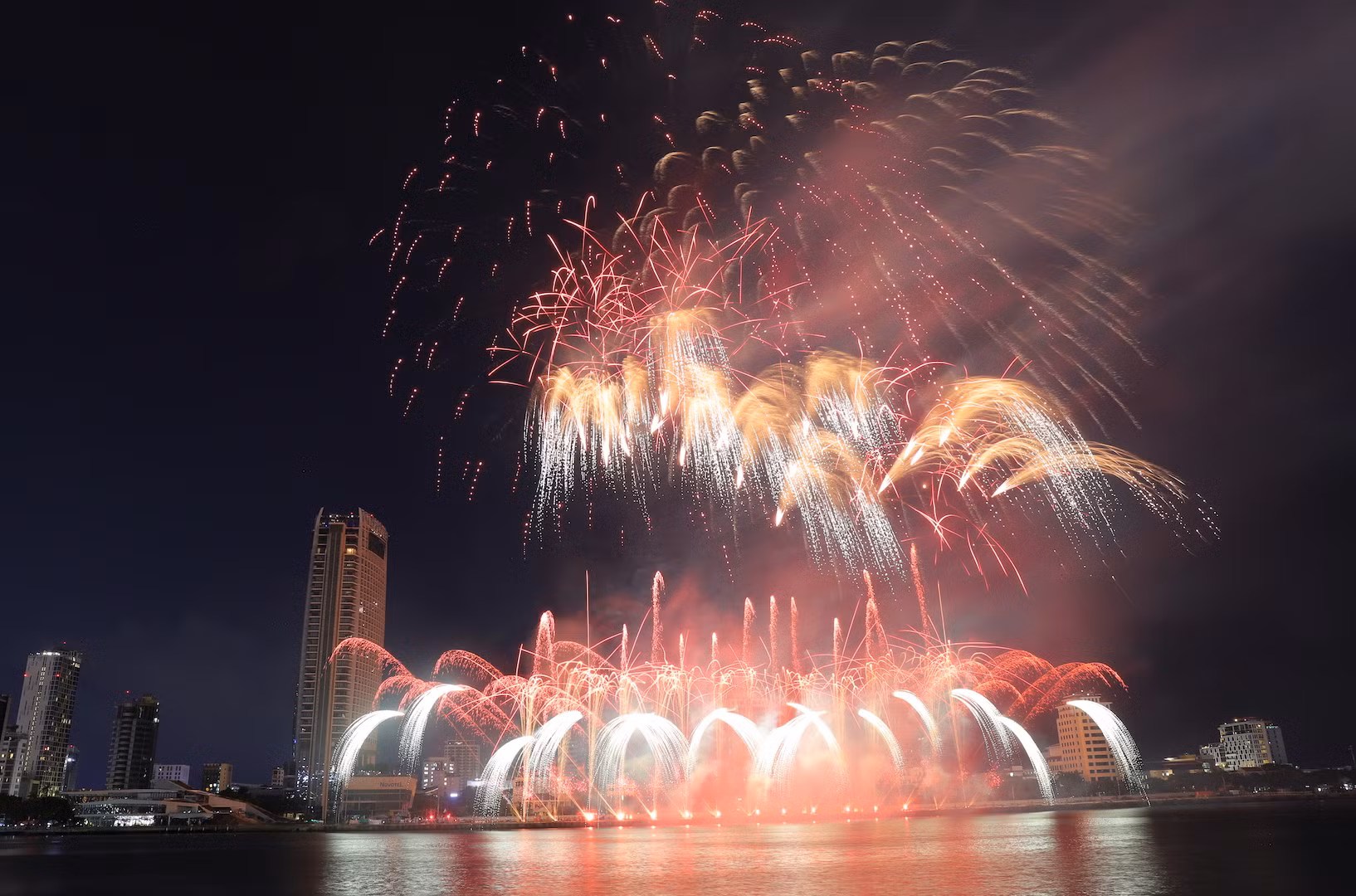 Màn trình diễn pháo hoa ấn tượng của đội Đức từ góc nhìn khán đài