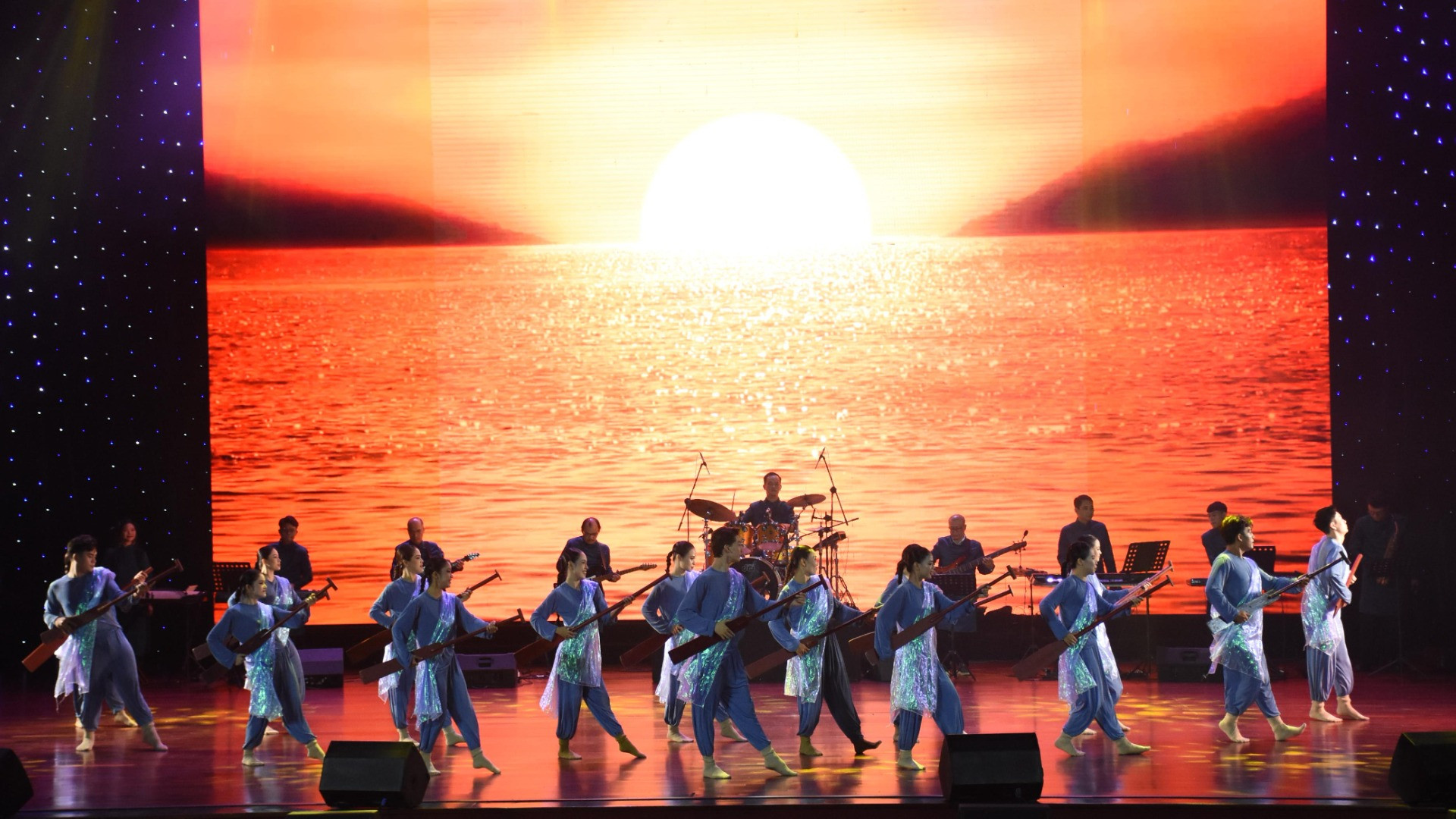 Chương trình được đầu tư, dàn dựng công phu và đầy tâm huyết. (Ảnh: ANH ĐÀO)