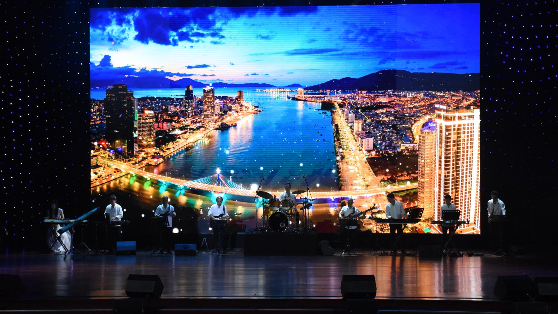 Tiết mục hòa tấu “Cửa biển”, đạt huy chương Bạc. (Ảnh: ANH ĐÀO)