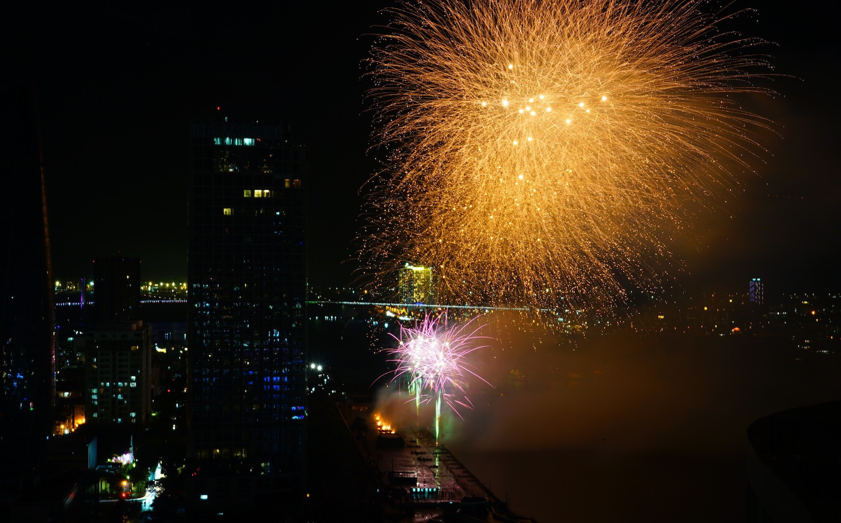 Đội Ba Lan mang đến màn trình diễn “ALL IN - Huyền thoại của rồng” với tình cảm mãnh liệt dành riêng cho Đà Nẵng và thành phố bên sông Hàn.