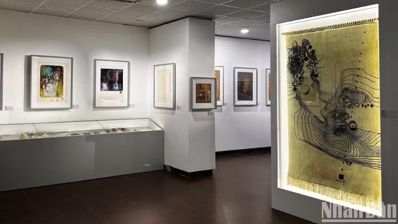 Toàn bộ tranh, hiện vật được ông bà Lê Tất Luyện-Thụy Khuê đã gìn giữ và hiến tặng bộ sưu tập quý cho Bảo tàng Mỹ thuật Đà Nẵng. (Ảnh: ANH ĐÀO)