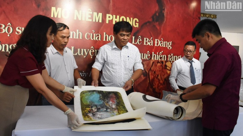 Tháng 11/2023, Bảo tàng Mỹ thuật Đà Nẵng tiếp nhận và mở niêm phong toàn bộ bộ sưu tập 253 hiện vật do ông bà Lê Tất Luyện-Thụy Khuê hiến tặng. Một phần trong số các hiện vật này được trưng bày tại Không gian trưng bày “Bộ sưu tập nghệ thuật Lê Bá Đảng”. (Ảnh: ANH ĐÀO)