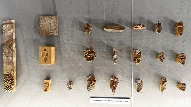 Các khuôn bản mộc của họa sĩ Lê Bá Đảng. (Ảnh: ANH ĐÀO)