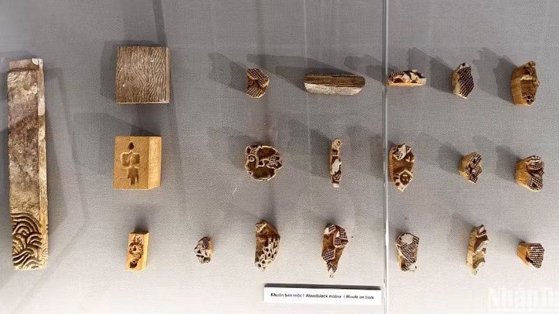 Các khuôn bản mộc của họa sĩ Lê Bá Đảng. (Ảnh: ANH ĐÀO)