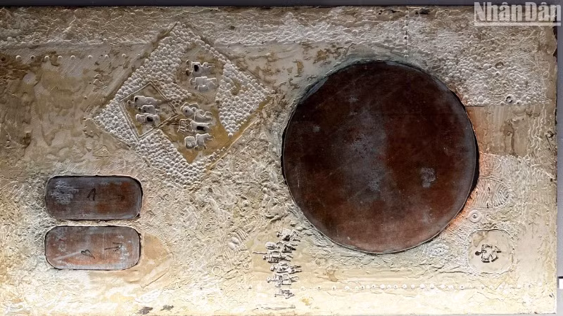 Tác phẩm Thời tiền sử 1 được họa sĩ Lê Bá Đảng sáng tác khoảng năm 1997-2020, kích thước 21x11x9. (Ảnh: ANH ĐÀO)