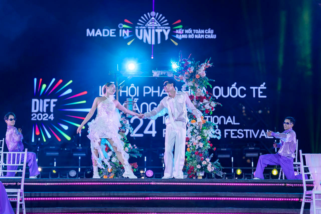 Tình yêu diệu kỳ sẽ mang thế giới xích lại gần nhau trong bản hòa ca của âm nhạc và sắc màu pháo hoa tuyệt đẹp trên sông Hàn Đà Nẵng.
