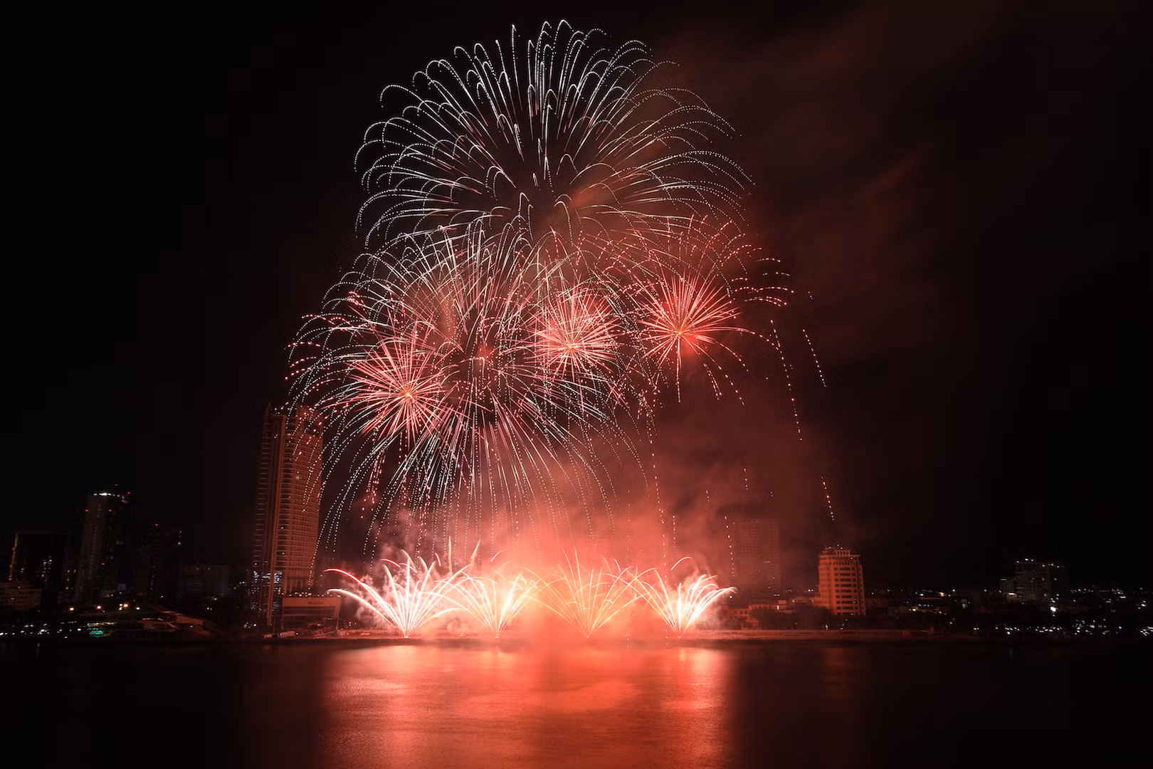 Bữa tiệc ánh sáng trên sông Hàn hứa hẹn chào đón khán giả vào tối ngày 29/6 với hai đội thi Trung Quốc - Phần Lan với chủ đề Made of Fairy Tales - Thế giới thần tiên