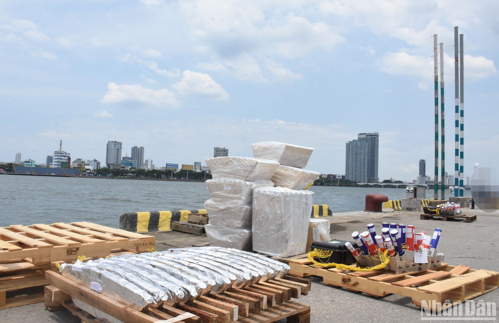 Khu vực chính nơi các màn pháo hoa sẽ được bắn lên bầu trời sông Hàn - Đà Nẵng. (Ảnh ANH ĐÀO)