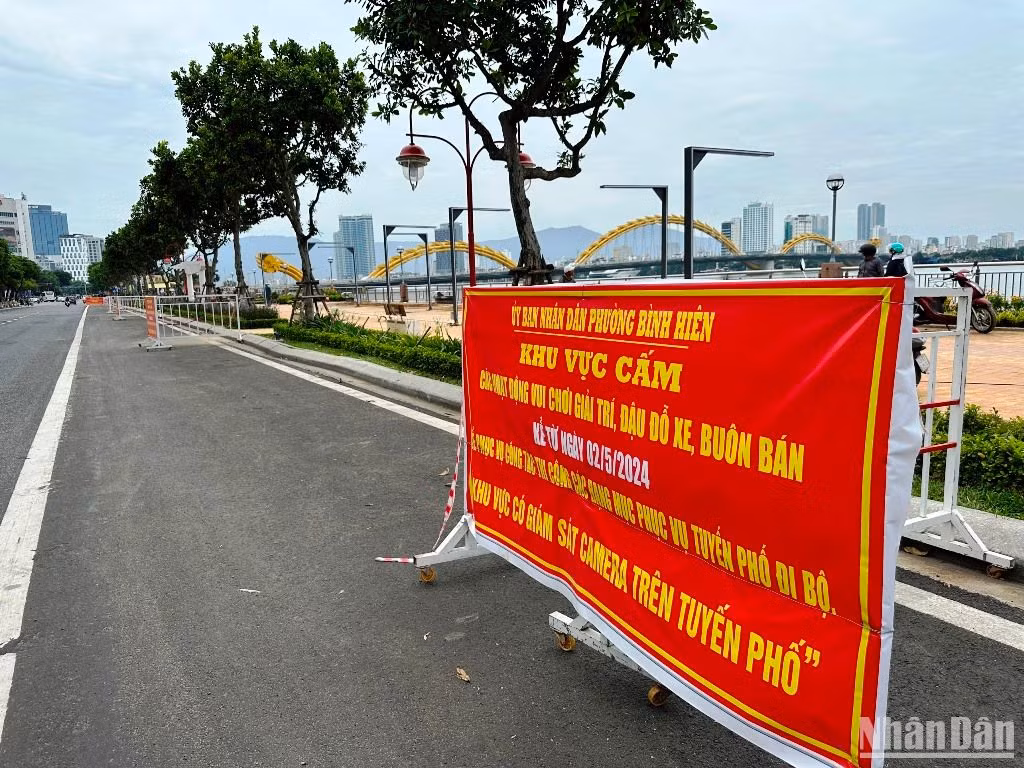 Cạnh đó, tại đây cũng nghiêm cấm tuyệt đối các hành vi bán hàng rong, đánh giày, đeo bám khách du lịch để nài ép mua, ép bán, xin ăn, xin tiền dưới mọi hình thức.